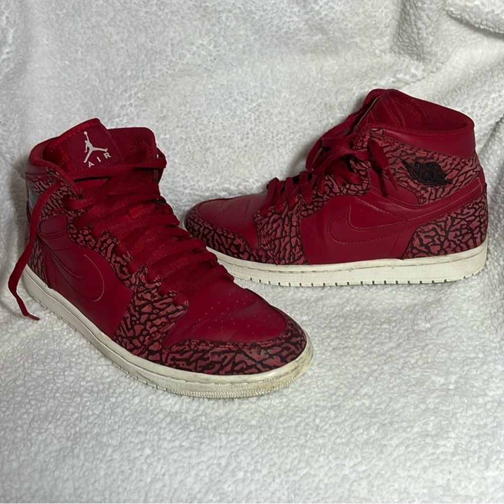 Nike Jordan 1 Retro size 8 men’s Red Elephant print Authentic